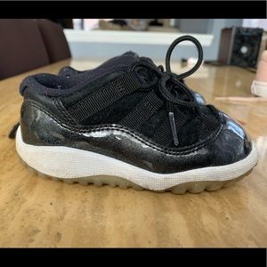 Toddler Jordan 11s black and white size 7c